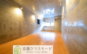 コンクリート打ち放しのお洒落な室内空間♪