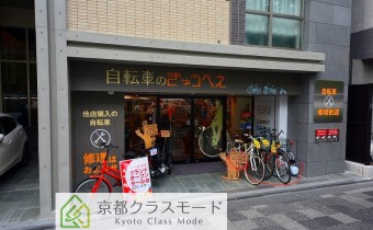 1階は自転車屋さんです
