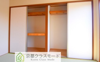 押入