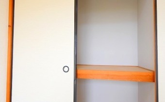 押入