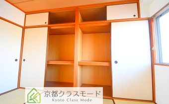 押入
