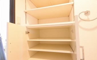 脱衣所の収納　※リフォーム時の写真です。