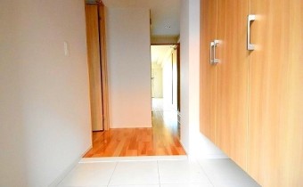 玄関　※室内写真は716号室のものです。