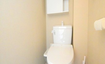 ウォシュレットトイレ　　※室内写真は716号室のものです。