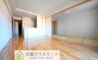 「東向き」の明るいお部屋です♪　※室内写真は716号室のものです。