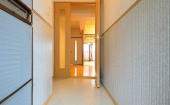 ※室内写真は同マンション内の別のお部屋のものです。