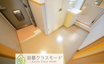 ※室内写真は同マンション内の別のお部屋のものです。