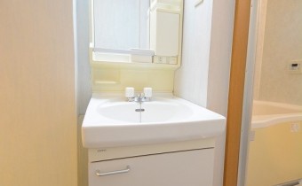 ※室内写真は同マンション内の別のお部屋のものです。
