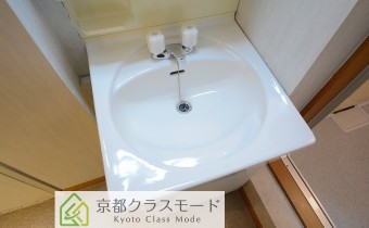 ※室内写真は同マンション内の別のお部屋のものです。