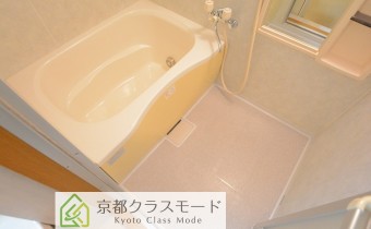 ※室内写真は同マンション内の別のお部屋のものです。