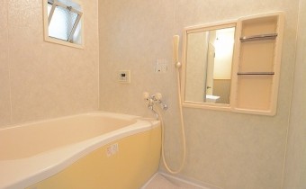 ※室内写真は同マンション内の別のお部屋のものです。