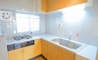 ※室内写真は同マンション内の別のお部屋のものです。コンロは据え置きタイプとなります。