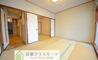 ※室内写真は同マンション内の別のお部屋のものです。