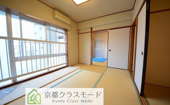 ※室内写真は同マンション内の別のお部屋のものです。
