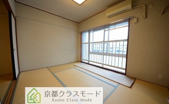 ※室内写真は同マンション内の別のお部屋のものです。