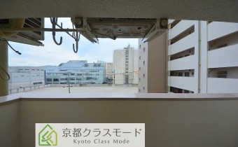 ※室内写真は同マンション内の別のお部屋のものです。