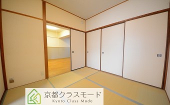 ※室内写真は同マンション内の別のお部屋のものです。