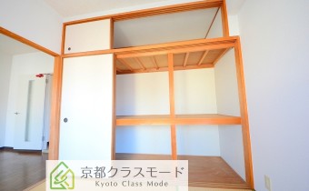 押入