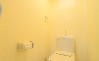 ウォシュレットトイレ　※室内写真は同マンション内の402号室のものです。