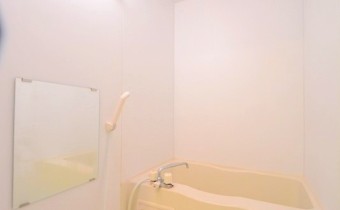 バスルーム　※室内写真は同マンション内の402号室のものです。
