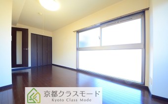 ※室内写真は同マンション内の402号室のものです。