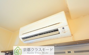 エアコン　※室内写真は同マンション内の402号室のものです。