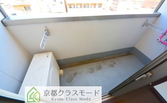 バルコニー　※室内写真は同マンション内の402号室のものです。