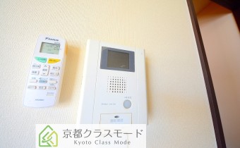 モニター付インターホン　※室内写真は同マンション内の402号室のものです。