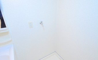 洗濯機置き場　※室内写真は同マンション内・別タイプの参考画像となります。