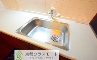 シンク　※室内写真は同マンション内・別タイプの参考画像となります。