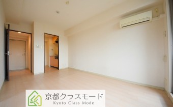 白いフローリングの明るいお部屋♪