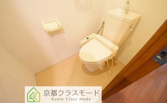 ウォシュレットトイレ　※室内写真は同マンション内の別タイプのものです。