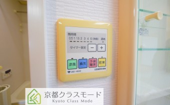 浴室乾燥機のコントローラー　※室内写真は同マンション内の別タイプのものです。