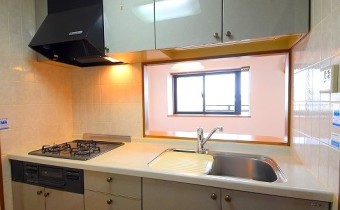 システムキッチン　※室内写真は同マンション内の別タイプのものです。