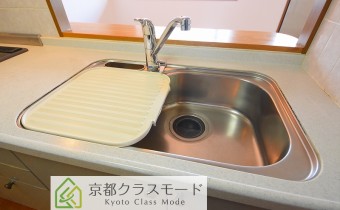 調理スペース　※室内写真は同マンション内の別タイプのものです。