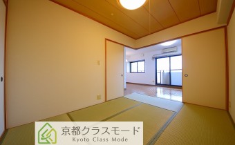 ※室内写真は同マンション内の別タイプのものです。