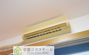 エアコン　※室内写真は同マンション内の別タイプのものです。