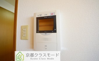 TVモニター付きオートロック　※室内写真は同マンション内の別タイプのものです。