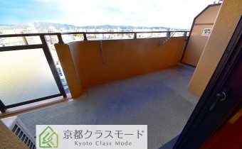 バルコニー　※室内写真は同マンション内の別タイプのものです。