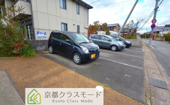 敷地内ガレージ　※1台無料