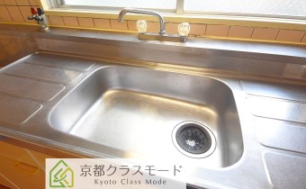 調理スペース　※室内写真は同マンション内の別タイプのお部屋です。