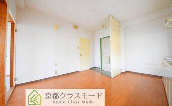 ※室内写真は同マンション内の別タイプのお部屋です。