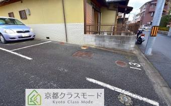 お隣のガレージ