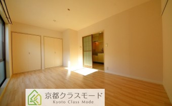 広々9.5帖の「南向き」採光のお部屋♪