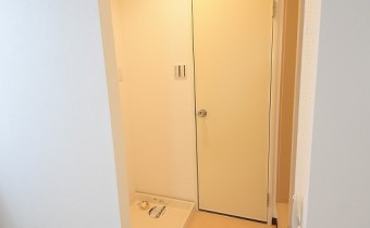 脱衣スペース＆洗濯機置場