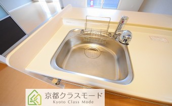 調理スペース＆シンク　※この写真は同マンション206号室のものです