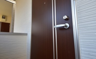 玄関ドア　※室内写真は同タイプイメージです。