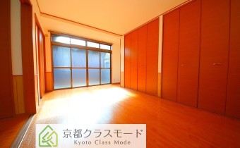 洋室10帖・別アングル　※写真は6号のものです