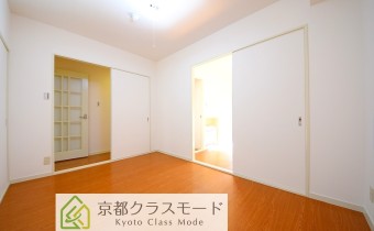 Room 6（真ん中）