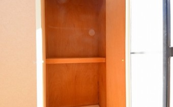 Room 6（玄関側）のクローゼット
